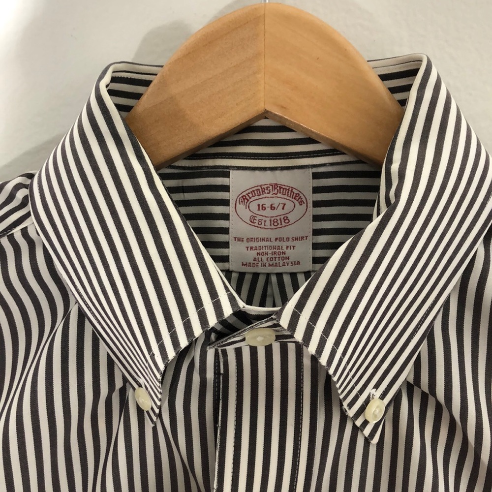 BROOKS BROTHERS dress shirt. - Picture 3 of 8